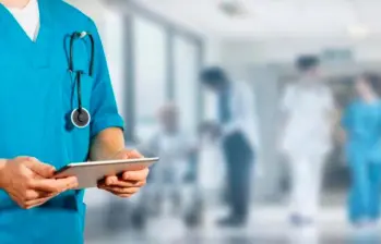 Personal médico del Hospital Pablo Tobón Uribe en Medellín, donde hay más de 2.000 vacantes urgentes con contrato indefinido. FOTO: GETTY
