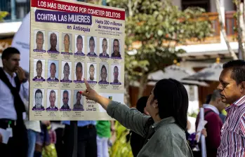 Imagen de referencia del "cartel de los más buscados" por cometer delitos contra las mujeres en Antioquia. Foto: Jaime Pérez Munévar.