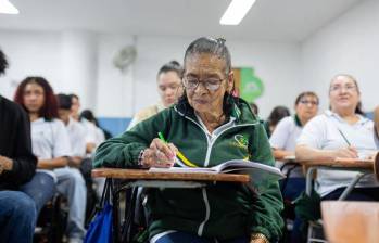 Una de las alumnas de CLEI en uno de los colegios de la ciudad de Medellín. FOTO: Cortesía
