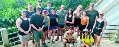 Parte de la metodología de Spanish Adventure es el contacto con los pobladores de San Carlos y los recorridos campestres. FOTO cortesía