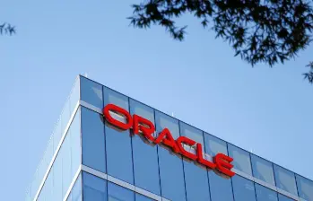 Oracle cotiza en la bolsa de Nueva York bajo el símbolo ORCL y reportó ingresos por más de 53 mil millones de dólares en el ejercicio fiscal de 2024. FOTO: Getty.