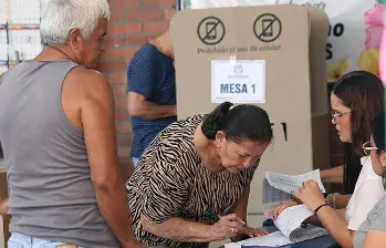 La consulta busca definir al precandidato presidencial entre Iván Cepeda y Carolina Corcho, y el orden de las listas legislativas para 2026. FOTO: Colprensa. La consulta busca definir al precandidato presidencial entre Iván Cepeda y Carolina Corcho, y el orden de las listas legislativas para 2026. FOTO: Colprensa.