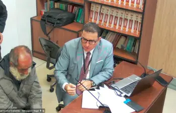 William de Jesús Cadavid, de 77 años, fue presentado en audiencia ante el juez de control de garantías en la tarde de este jueves. FOTO: TOMADA DE VIDEO