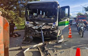 Así quedó uno de los vehículos afectados en el siniestro vial. FOTO: Cortesía
