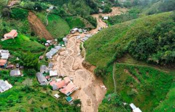 Una fuerte tormenta azotó el municipio de Montebello, en Antioquia, Colombia ayer domingo 04 de mayo, provocando una avenida torrencial que arrasó con 30 viviendas y puso en riesgo la vida de decenas de personas. Fotos : Camilo Suárez
