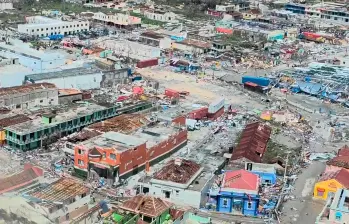 Grandes olas cerca de una casa tras el paso del huracán Melissa, en St. Thomas, Jamaica. Melissa tocó tierra el martes en el suroeste de la isla de Jamaica, en el Caribe, como un poderoso huracán categoría 5 con vientos máximos sostenidos de hasta 295 kilómetros por hora, informó el Centro Nacional de Huracanes de Estados Unidos. FOTO: AFP Grandes olas cerca de una casa tras el paso del huracán Melissa, en St. Thomas, Jamaica. Melissa tocó tierra el martes en el suroeste de la isla de Jamaica, en el Caribe, como un poderoso huracán categoría 5 con vientos máximos sostenidos de hasta 295 kilómetros por hora, informó el Centro Nacional de Huracanes de Estados Unidos. FOTO: AFP