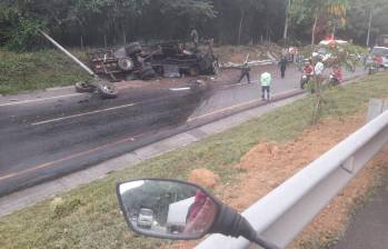 Así quedó el camión tras el fuerte accidente de esta tarde. FOTO: Cortesía Denuncias Antioquia