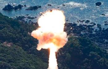 Explosión del cohete Kairos, de 18 metros de largo, en el oeste de Japón. Foto: Tomada de X. 