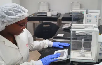 Un equipo multidisciplinario de 25 personas trabaja en el Centro de Desarrollo e Innovación, Genfar Lab. FOTO: Cortesía Genfar