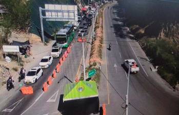 A lo largo de este sábado 6 de enero han reportado caos en la vía que conecta a Medellín con Santa Fe de Antioquia. FOTO Devimar