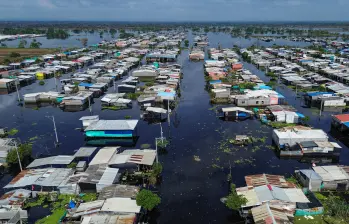 En Montería están las comunidades más golpeadas. Dos semanas después de la inundación, barrios enteros intentan recuperar algo parecido a la normalidad, pero la hazaña no es solo económica sino emocional. Foto: Manuel Saldarriaga Quintero.