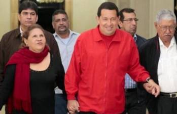 Expresidente Hugo Chávez junto con su familia y padre. Foto: X @MiguelDíazCanel
