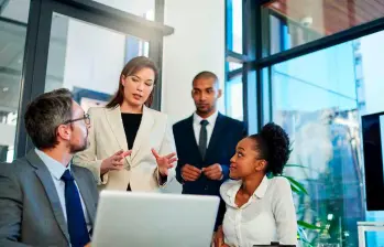 Pactia ofrece oportunidades laborales en varias ciudades con sueldos competitivos y opciones de crecimiento profesional.