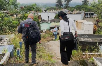 Mocoa. Marzo 29 de 2024. La Fiscalía y varias autoridades forenses exhumaron y entregaron los restos de Luis Ojeda, una de las víctimas de la masacre de Las Palmeras, quien fue presentado como 'falso positivo'. (Cortesía - Fiscalía General de la Nación)