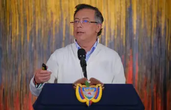 El presidente Gustavo Petro volvió a ser blanco de cuestionamientos este martes tras su alocución presidencial. FOTO: PRESIDENCIA