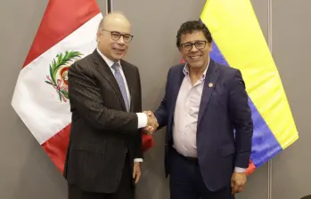 Delegaciones de ambos países durante la Comisión Mixta Permanente de Inspección en Lima. FOTO: CORTESÍA