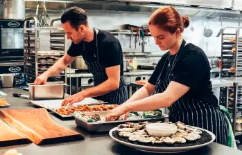 El sector de la gastronomía es de los que más dinamiza el empleo en el país. FOTO: GETTY