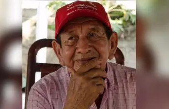 Antonio Goéz, de 84 años, es uno de los decimeros más importantes de la Villa de San Benito Abad y la región. Este año, inauguró la edición XVI del Festival Riberas del Río San Jorge en su municipio. FOTO: Cortesía. 