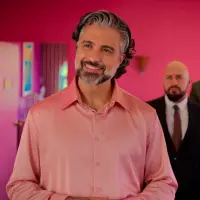 Jaime Camil en su papel en la serie Acapulco. FOTO Cortesía Apple TV+