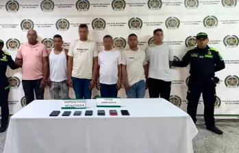 En el operativo fueron detenidas ocho personas señaladas de participar de los hurtos. FOTO: Cortesía Policía