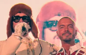 Bad Bunny y J Balvin cantaron La canción y Qué pretendes en México. FOTO: Cortesía