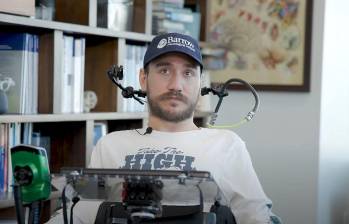 Noland Arbaugh fue el primer ser humano en controlar un computador con la mente gracias a Neuralink. Hoy, enfrenta la desconexión parcial del chip cerebral implantado. FOTO video Barrow Neurological Institute
