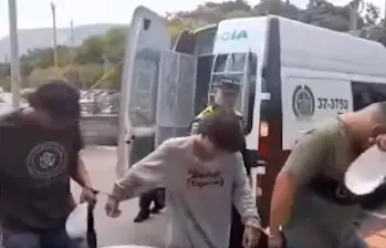 Los tres delincuentes que cometieron las lesiones con ácido fueron capturados minutos después. IMAGEN TOMADA DE VIDEO