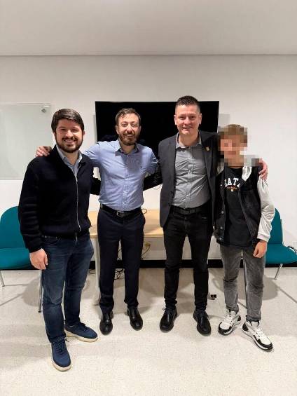 De izquierda a derecha: el representante a la Cámara Luis Miguel López, el politólogo Laje y el concejal Arenas. FOTO Tomada de @Brisvaniarenas