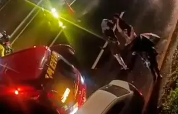 Tractomula, bus y carro particular se chocaron en vía de Girardota