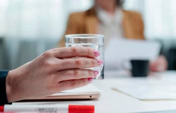Mostrar amabilidad y saber adaptarse a lo que se ofrece es parte de una buena impresión profesional. FOTO: GETTY