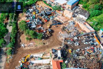 Hernán cuenta que para que este proyecto se convierta en un polo de desarrollo turístico del Área Metropolitana, aún hay desafíos: la socialización y acuerdos con la comunidad aledaña, la recuperación de espacios invadidos, la ampliación de la vía Machado y la reubicación de los lugares destinados a reciclaje de materia industrial y chatarra. En la foto, un basurero de chatarra al frente del parque.