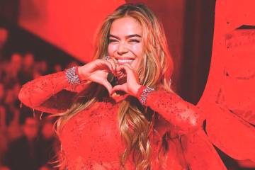 Karol G es hoy una de las figuras musicales más representativas del país. Su conexión con lo local y su empoderamiento femenino han atraído a millones de turistas. Foto: Getty images Karol G es hoy una de las figuras musicales más representativas del país. Su conexión con lo local y su empoderamiento femenino han atraído a millones de turistas. Foto: Getty images