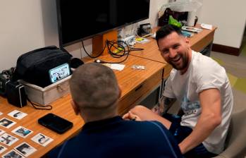 Leo Messi en una de las escenas del documental que estrena Apple TV este jueves. Justo Apple Music logró conseguir la playlist del futbolista. FOTO Cortesía