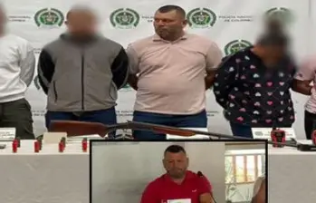 Adelante, el corporado de Ebéjico detenido junto a otros miembros del Clan del Golfo. FOTO: Cortesía Policía Nacional e imagen tomada de las redes del Concejo de Ebéjico