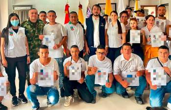 Estas fueron las 45 personas de Dabeiba que recibieron su libreta militar digital como parte del proceso con las víctimas del conflicto armado. FOTO: CORTESÍA