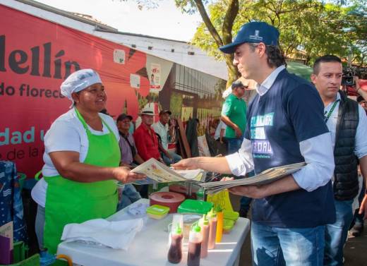 Daniel Quintero salió en su último día como alcalde de Medellín a