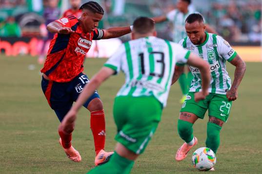 Atlético Nacional y DIM se miden por el duelo de ida de la final de la Copa Betplay en el Atanasio Girardot. FOTO MANUEL SALDARRIAGA 