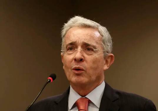 El exmandatario ha señalado al presidente Petro de interferir en el proceso judicial. FOTO: COLPRENSA