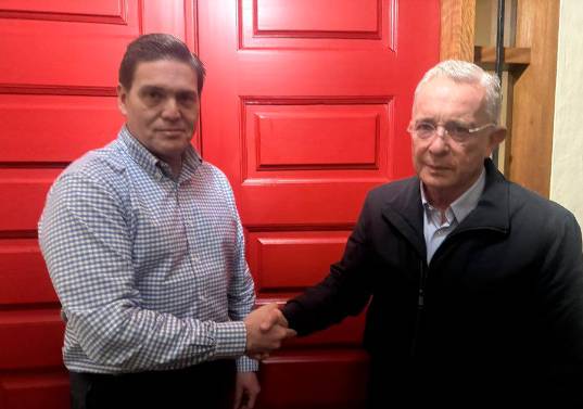 Pinzon fue recibido por Uribe Vélez. Se cree que hará parte de la coalición de la derecha. Foto: Redes sociales.