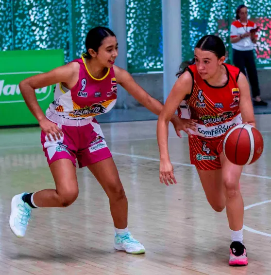 Lauren Sofía Calvete de Future Soccer de Bogotá encanta en el Babyfútbol con sus gambetas y goles