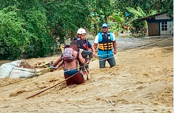 Personal del Dagran atiende a damnificados. Foto: Cortesía Dagran. 