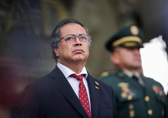 Petro aseguró que solo ha ordenado 12 bombardeos en sus tres años de gobierno: “Siempre he tomado la decisión última (...) lo hago con la mayor información posible y mi mayor saber”. FOTO: Colprensa.