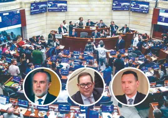 El Gobierno, encabezado por Armando Benedetti (izquierda), se ampara en plazos constitucionales para no asistir aún, lo que desató críticas. El presidente del Senado (centro) dijo estar dispuesto a sesionar el 31 de diciembre. FOTOS: Colprensa