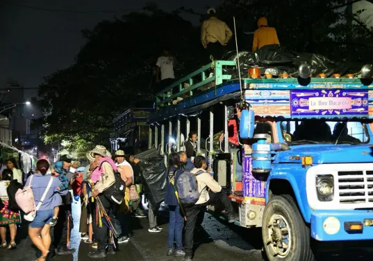 Así se comenzó a desarrollar el retorno de los indígenas a sus territorios en buses escalera. FOTO: <b>CORTESÍA</b>