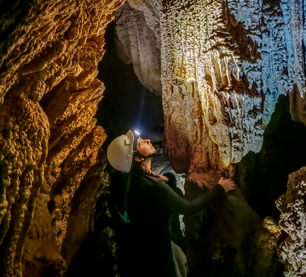 Las cavernas están situadas en lo alto de una peña de mármol, entre los ríos Nus y Samaná Norte. Sus nueve recámaras están ornamentados con depósitos de calcita, un mineral del grupo de los carbonatos. FOTO: JUAN DIEGO ORTIZ JIMÉNEZ