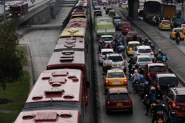 Una nueva medida de pico y placa modificará las restricciones para los días 26 de diciembre y 2 de enero en Bogotá. FOTO: Colprensa. 