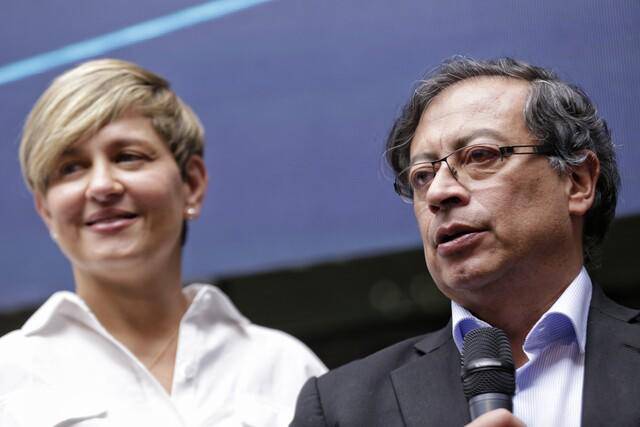 <span class="mln_uppercase_mln">Gustavo</span><b><span class="mln_uppercase_mln"> Petro se pronunció por los gastos y funciones de la primera dama Verónica Alcocer tras revelar su separación. FOTO: COLPRENSA</span></b> <span class="mln_uppercase_mln">Gustavo</span><b><span class="mln_uppercase_mln"> Petro se pronunció por los gastos y funciones de la primera dama Verónica Alcocer tras revelar su separación. FOTO: COLPRENSA</span></b>