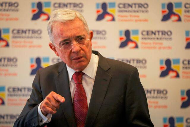 El propio expresidente Álvaro Uribe está liderando recorridos por el país buscando liderazgos que le permitan jugar duro en las regionales del 2023. Ya estuvo en Medellín. FOTO Colprensa