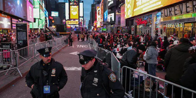 Adolescente abrió fuego en Times Square, Nueva York, e hirió a tres personas: esto se sabe