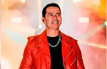 “Botella va, botella viene”: cancelan concierto de Jhonny Rivera por tremenda riña